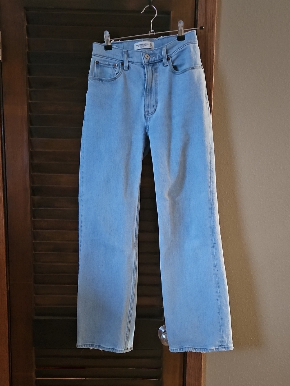 Abercrombie & Fitch 90s Relaxed High Rise Distressed Straight-Leg Jeans